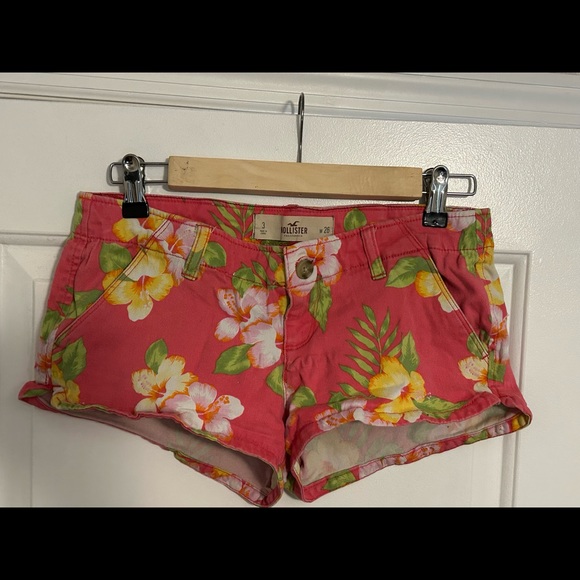 Flowered shorts - Picture 3 of 3